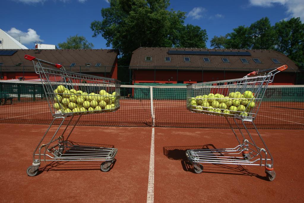 Penzion Prestige Tennis Park Frýdek-Místek Exterior foto