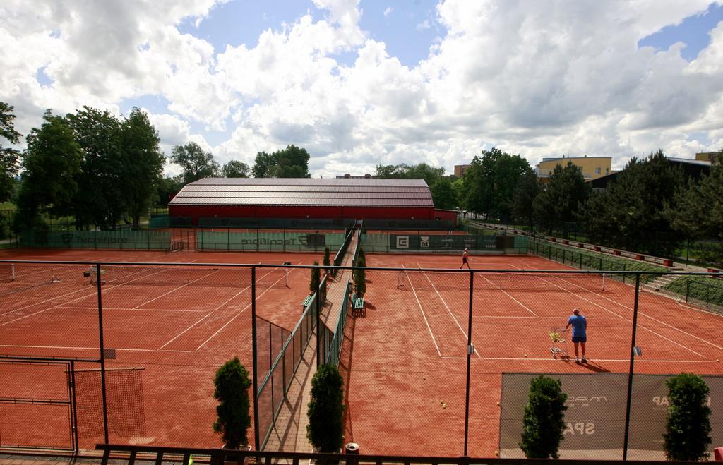 Penzion Prestige Tennis Park Frýdek-Místek Exterior foto